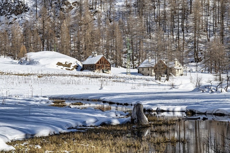 Off-Grid Cabin in the Mountains